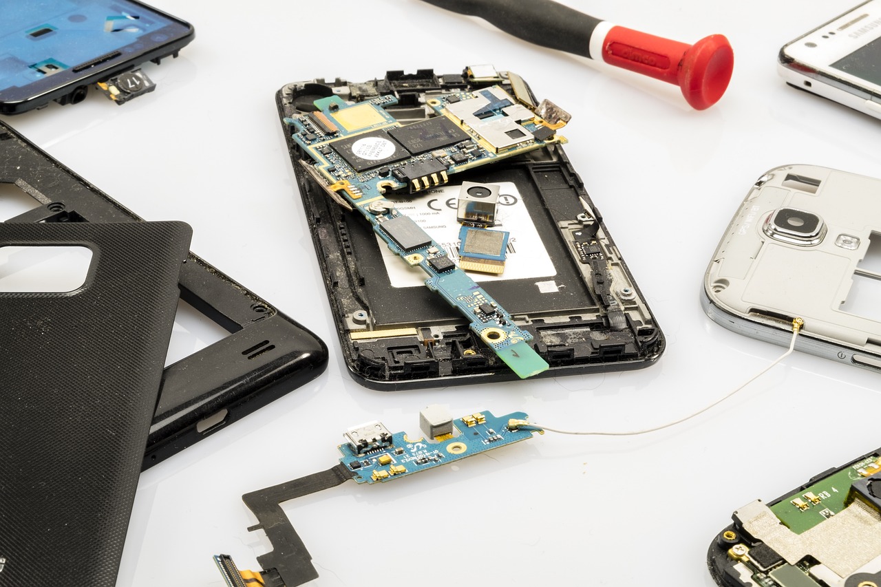 Image of disassembled cell phones.